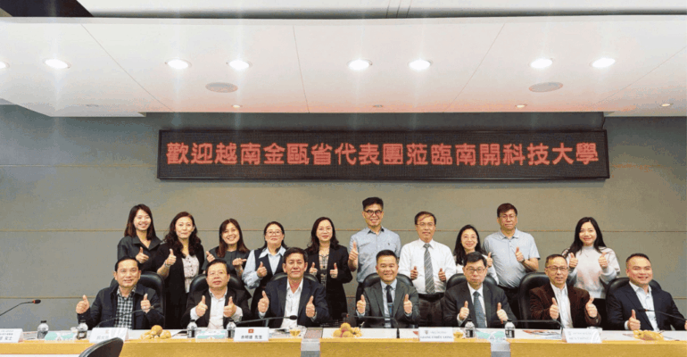 HÀNH TRÌNH KẾT NỐI GIÁO DỤC QUỐC TẾ CỦA HOÀNG MINH 1