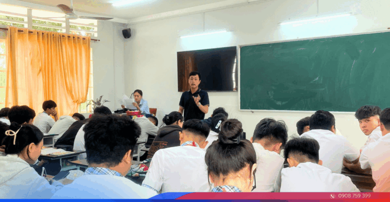 Hoàng Minh Tư Vấn Hướng Đi Du Học Đài Loan Tại THPT Nguyễn Huệ (2)