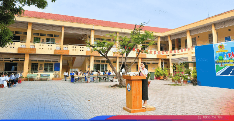 Hoàng Minh Tư vấn hướng nghiệp tại THPT Nguyễn Thái Bình_ Mở ra lộ trình du học gắn với việc làm và định hướng tương lai (4)