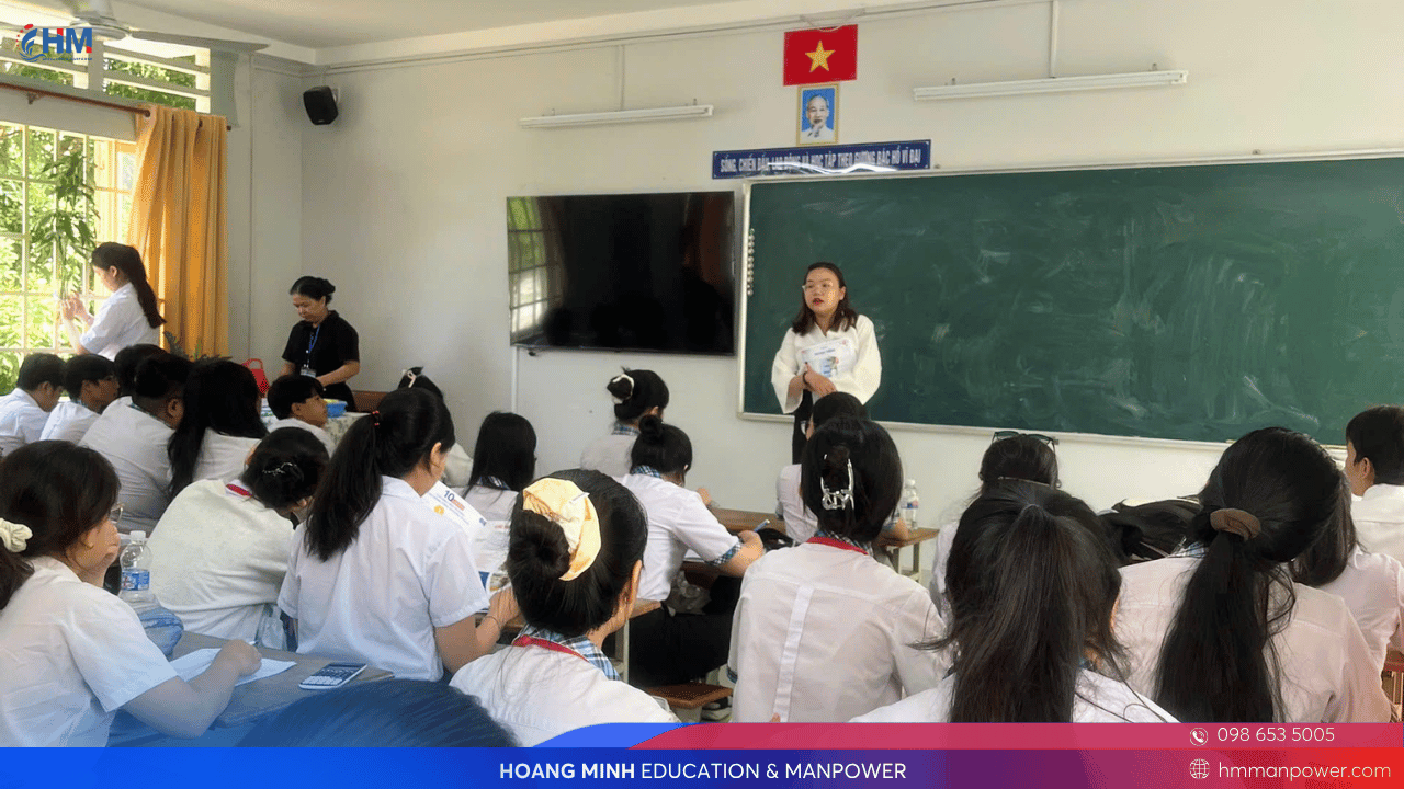 Hoàng Minh – chi nhánh Tây Ninh tư vấn hướng đi du học Đài Loan tại THPT Nguyễn Huệ (5)