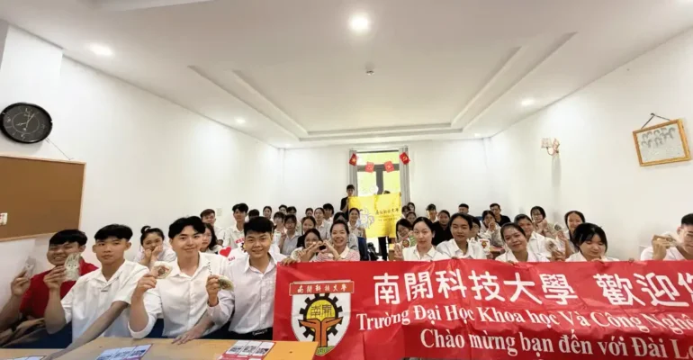 hình ảnh Giao lưu cùng trường Đại Học Khoa Học Và Công Nghệ Nam Khai (2)
