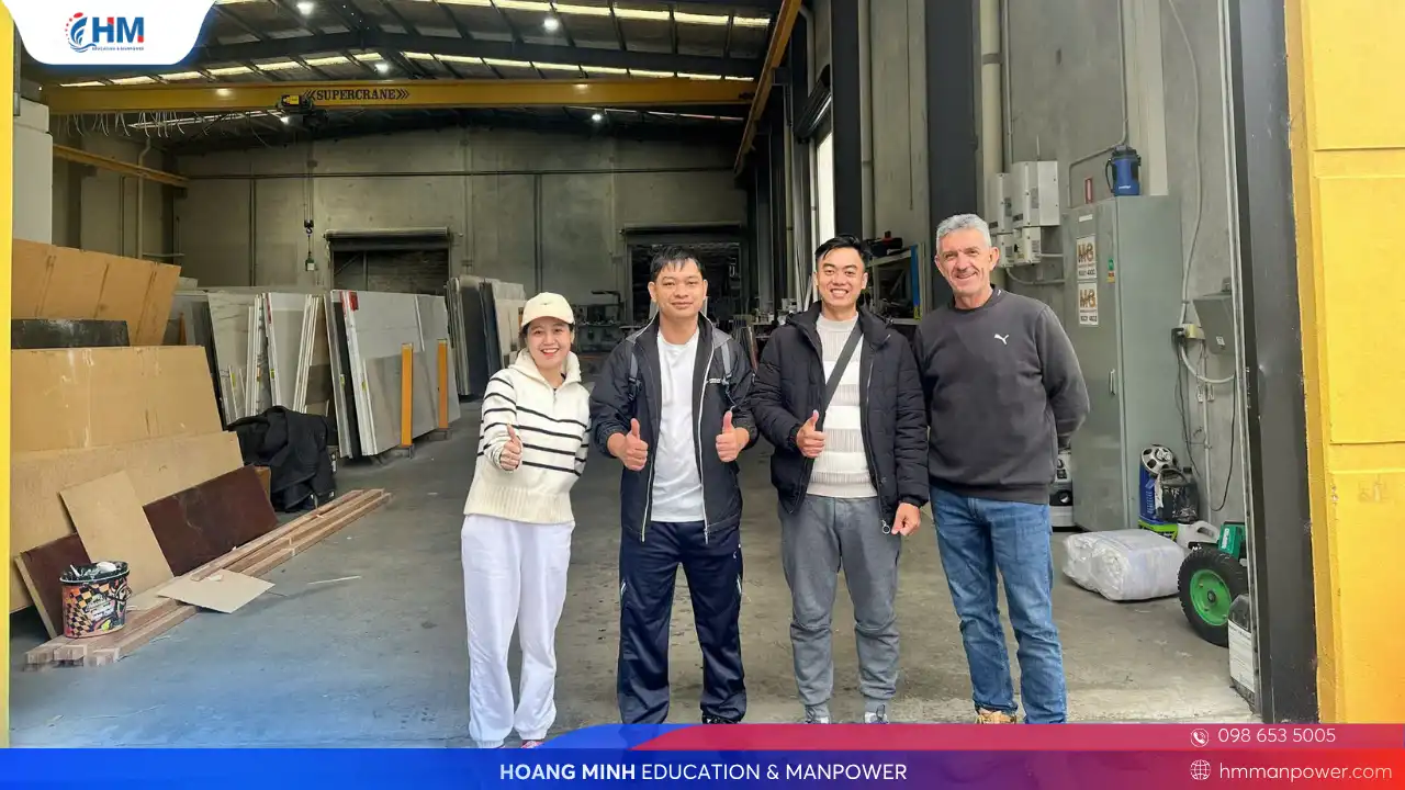 Hoàng Minh Đến Thăm Học Viên Đang Làm Việc Tại Úc