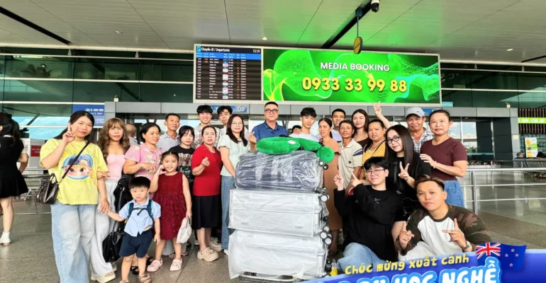 Tiễn Bay Nguyễn Thanh Sang Xuất Cảnh Sang New Zealand Du Học Nghề Ngành Nhà Hàng – Khách Sạn